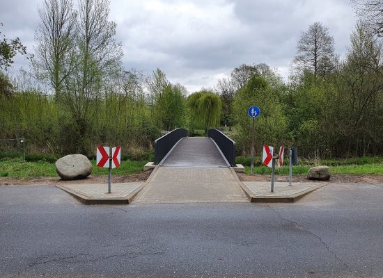 Brücke Wehrdeich/Kampbille fertige Brücke